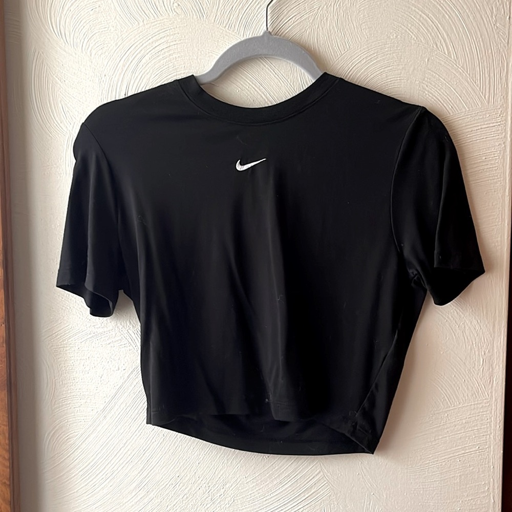 NIKE CROPPED ACTIVE TEE🖤